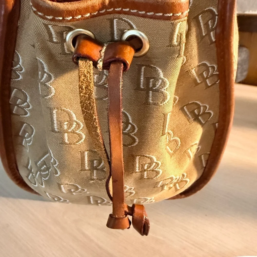 Dooney & Bourke stylish tan